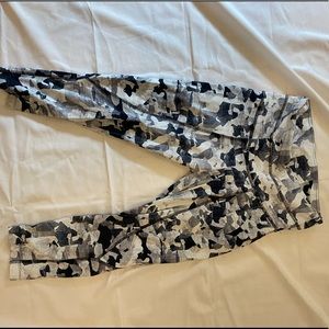 Black and white workout leggings size XS
